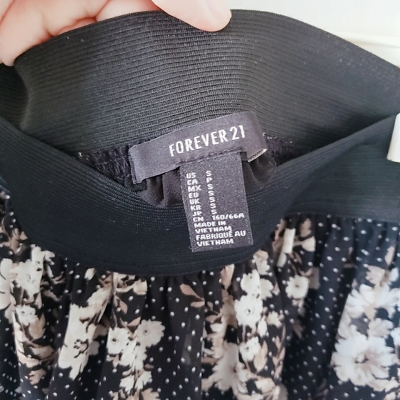 Forever 21 Women's Floral Skirt - Picture 2 of 2